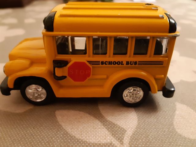 Autobús escolar amarillo