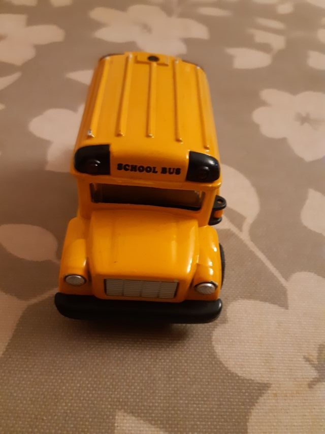Autobús escolar amarillo