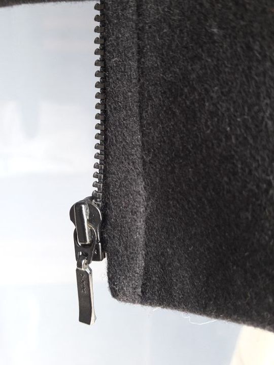 Chaqueta negra cremallera Cortefiel