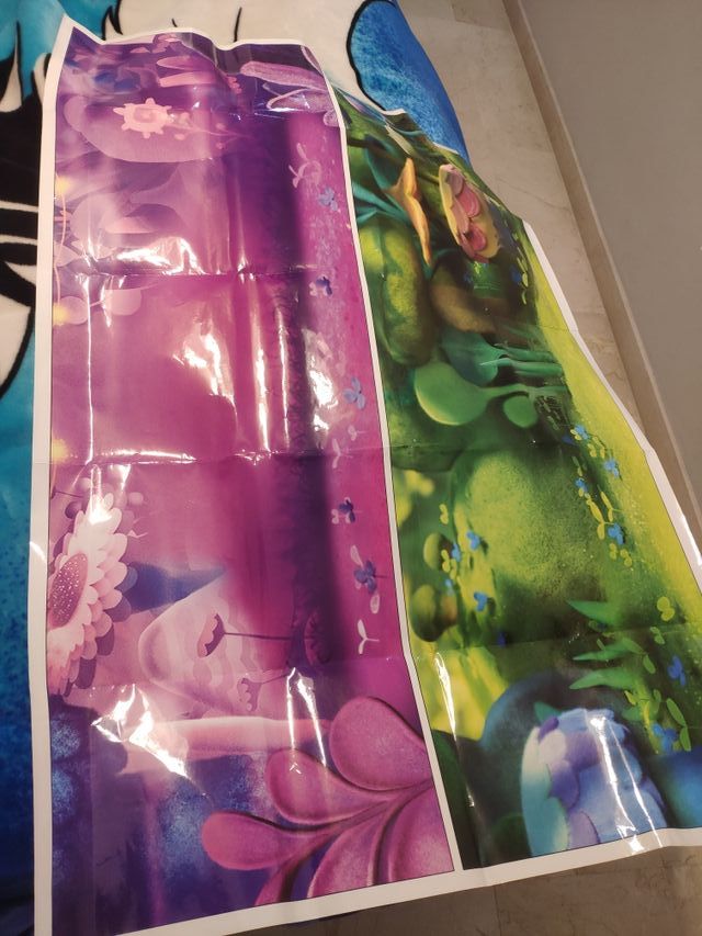 Trolls: cuento, figuras y tapete