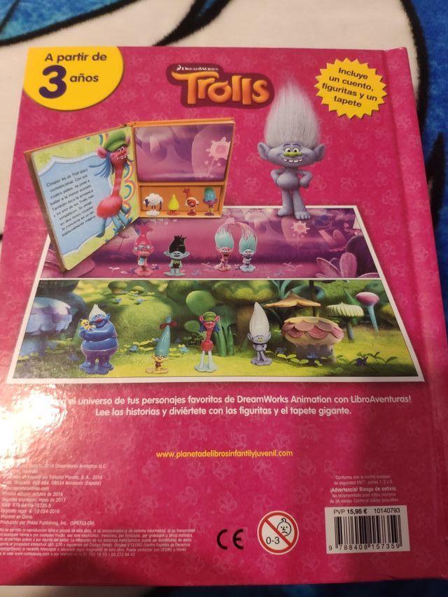 Trolls: cuento, figuras y tapete