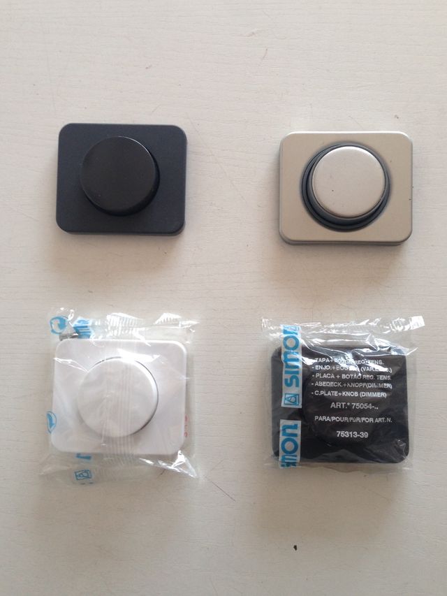 LOTE 4 Tapas Regulador Tensión Simón 75