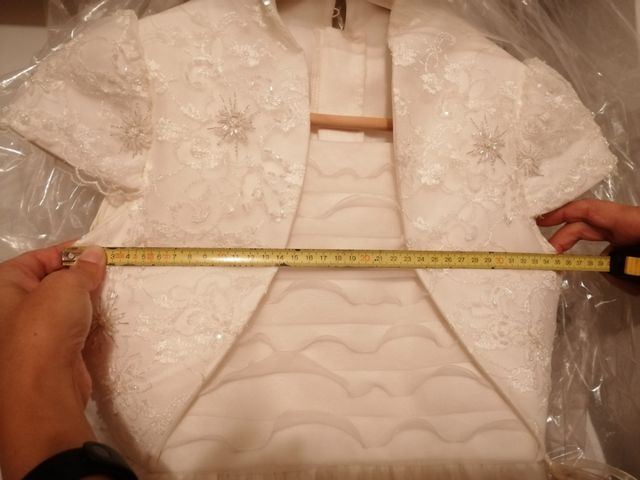 Vestido  de comunión. necesuta pequeño  arreglo