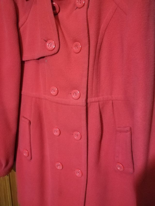abrigo rojo. Talla 42