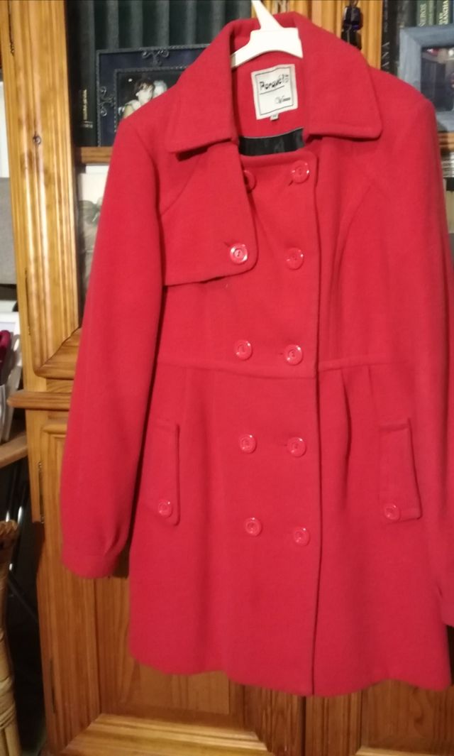 abrigo rojo. Talla 42