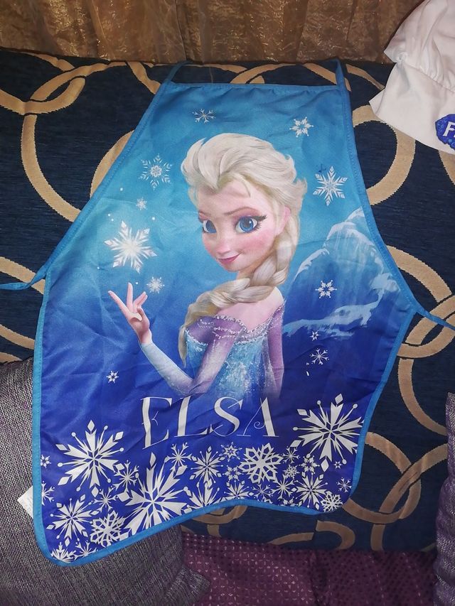 DELANTAL Y GORRO ELSA