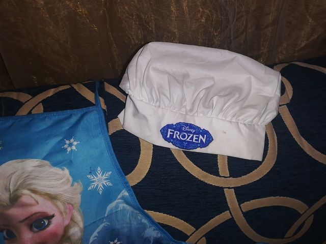 DELANTAL Y GORRO ELSA