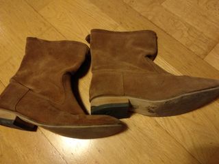 Botines planos piel vuelta N 39 color camel de segunda mano por 5 EUR en  Alicante en WALLAPOP