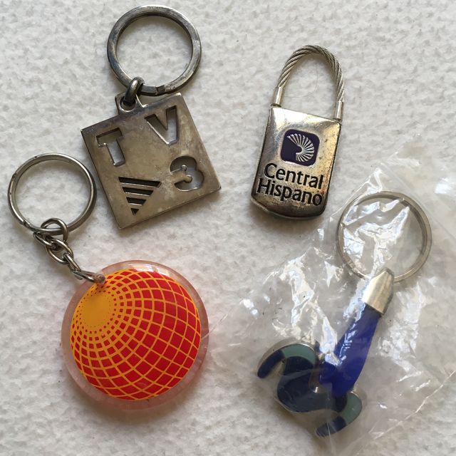 Lote de 25 llaveros variados  80s - 00s