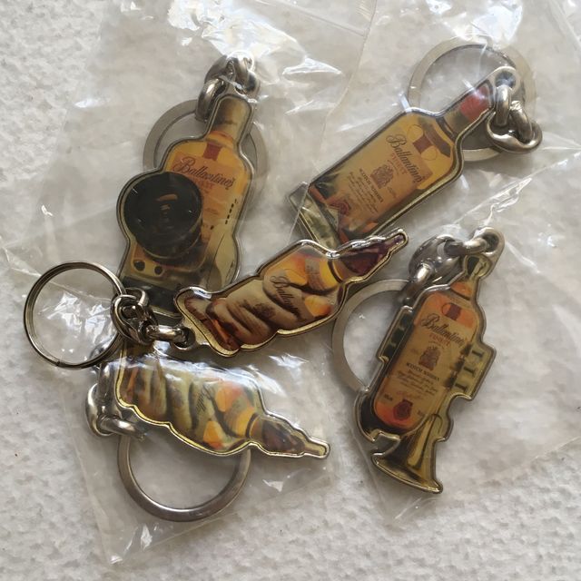 Lote de 25 llaveros variados  80s - 00s