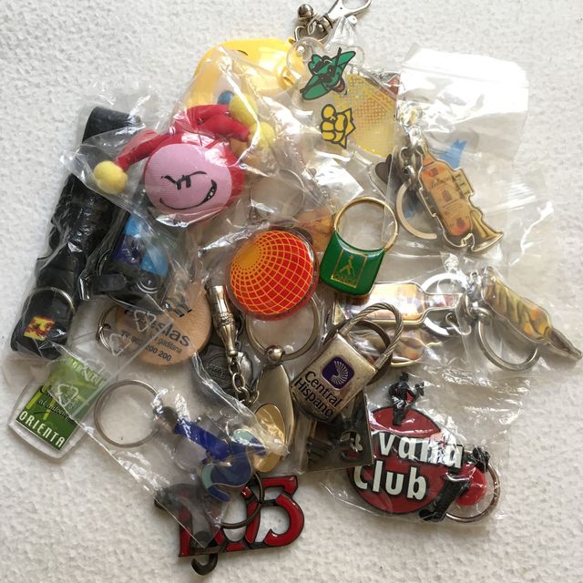 Lote de 25 llaveros variados  80s - 00s