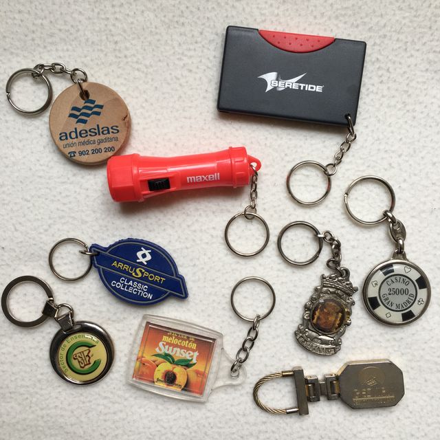 Lote de 25 llaveros variados  80s - 00s