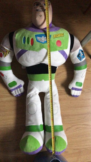 buzz lightyear gigante