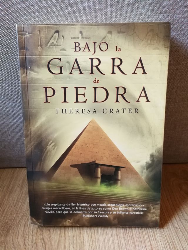 Libro Bajo la Garra de Piedra (Nuevo)