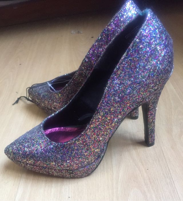 Zapatos tacón purpurina
