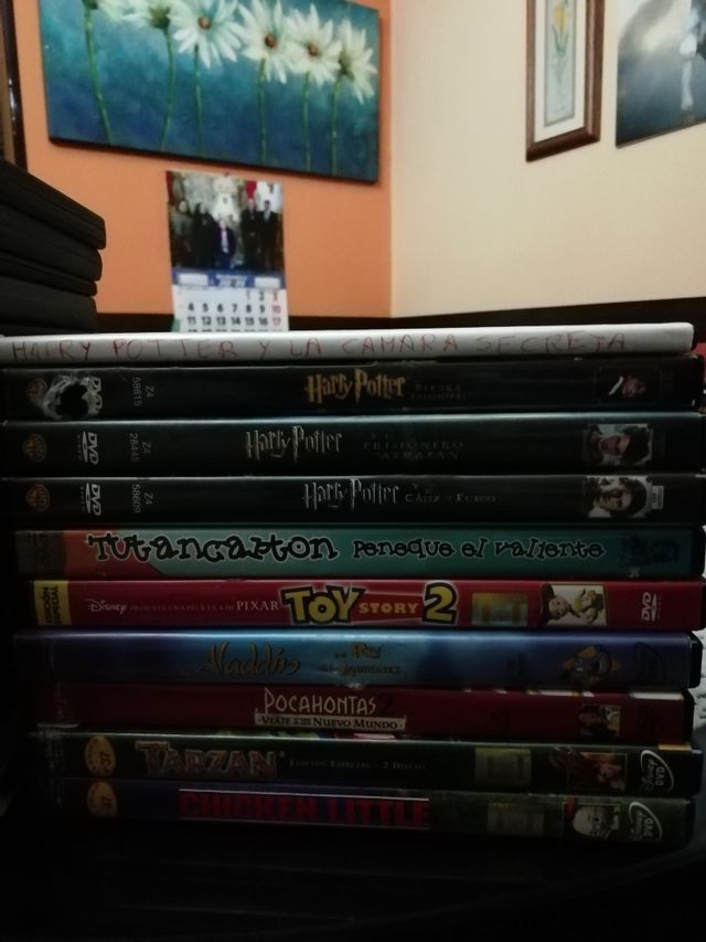 más de 100 DVD  