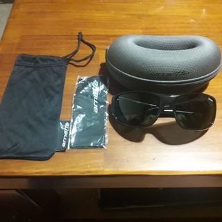 Gafas de sol chico arnette negras modelo heist de segunda mano por 49 EUR  en Vigo en WALLAPOP