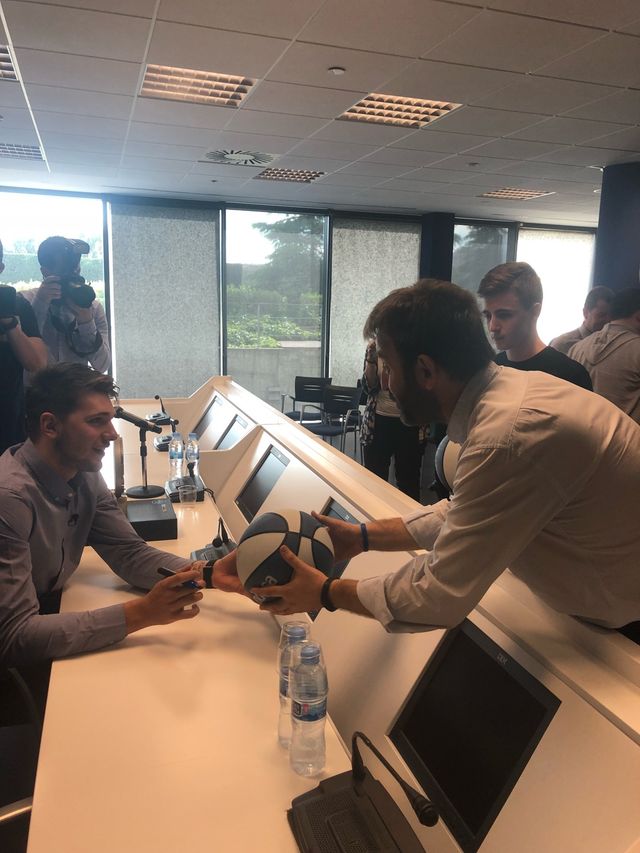 Balón firmado Luka Doncic