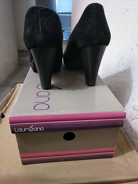 Zapato negro ante vestir