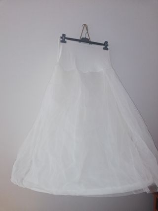 Cancan de novia de segunda mano por 45 EUR en Burgos en WALLAPOP