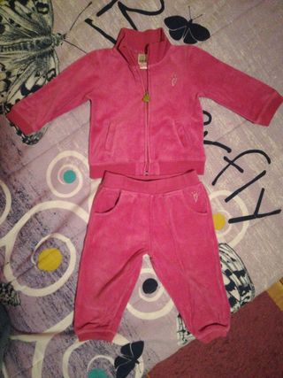 Chándal bebé terciopelo, zara, fucsia 9 - 12 meses de segunda mano por 3,5  EUR en Arroyomolinos en WALLAPOP