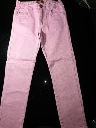 Pantalón niña vaquero rosa de Mango. Talla 5\\/6 de segunda mano por 9 EUR  en Collado Villalba en WALLAPOP