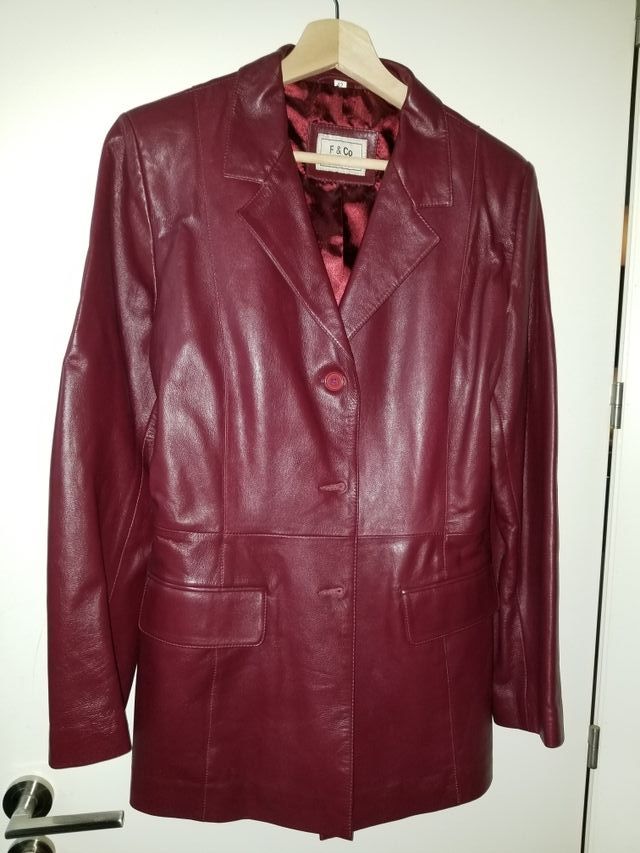 Chaqueta cuero color burdeos