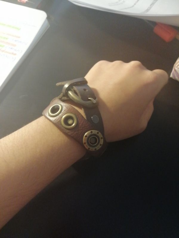 pulsera cuero piel material