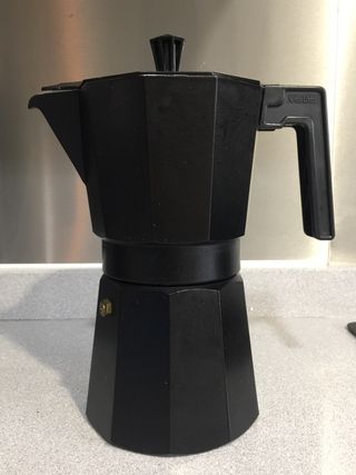 Cafetera italiana Varila 6\\/8 tazas. Impecable de segunda mano por 15 EUR  en Molino de La Hoz en WALLAPOP
