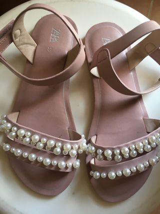 Sandalias Zara con perlas talla 30 de segunda mano por 10 EUR en  Vilamarxant en WALLAPOP