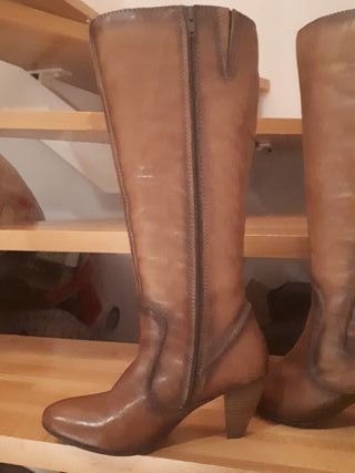 Botas altas mujer Martinelli num.38 de segunda mano por 65 EUR en Zaragoza  en WALLAPOP