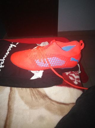 botas de futbol puma naranjas