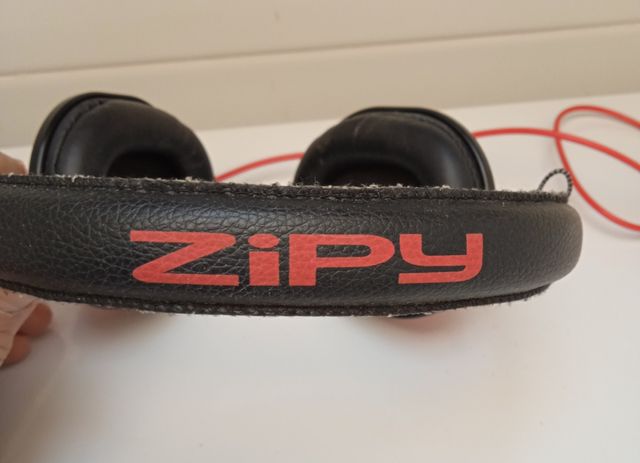 auriculares marca ZIPY