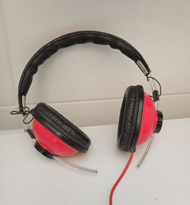 auriculares marca ZIPY