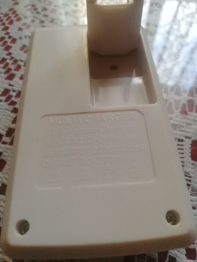 cargador universal de baterias multi