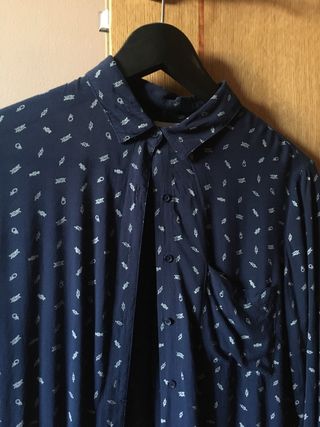 Camisa PULL&BEAR estampado azul de segunda mano por 5 Camisa roja mango de segunda mano por 5 € en Valencia en