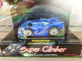 coche teledirigido antigravedad