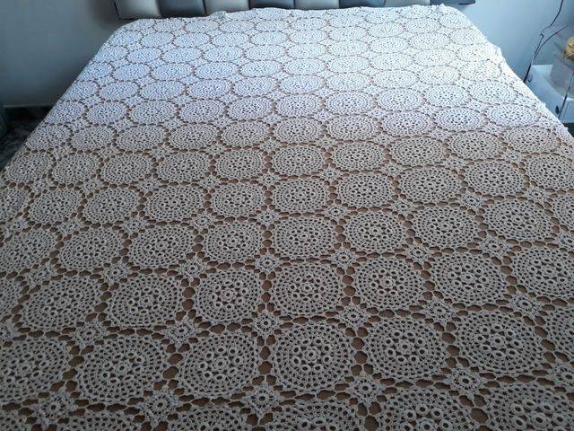 Colcha artesanal de hilo para cama