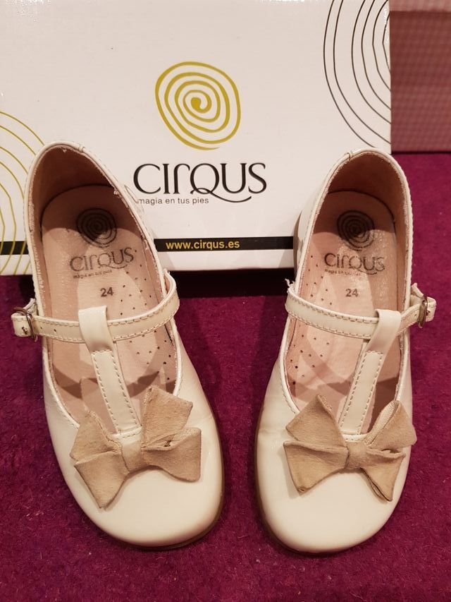ZAPATOS DE VESTIR DE NIÑA N.24