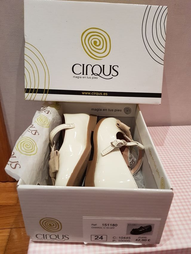 ZAPATOS DE VESTIR DE NIÑA N.24