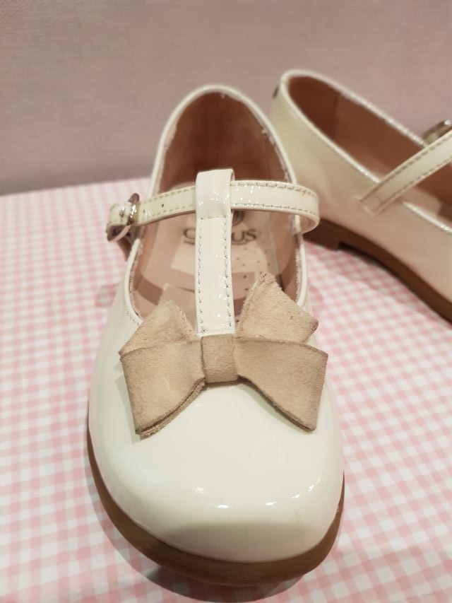 ZAPATOS DE VESTIR DE NIÑA N.24