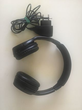 BeeWi BBH100 Auriculares de segunda mano por 10 € en La BeeWi BBH 100 Auriculares estéreo de Diadema por Bluetooth