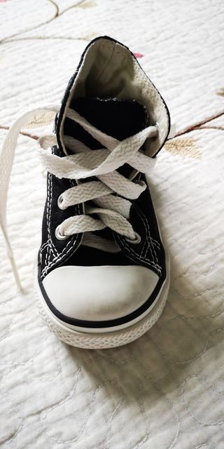 Zapatillas Converse, niño o niña, número 21 negras de Zapatillas Converse, niño o niña, número 21 negras de