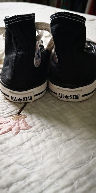 Zapatillas Converse, niño o niña, número 21 negras de Zapatillas Converse, niño o niña, número 21 negras de