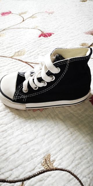 Zapatillas Converse, niño o niña, número 21 negras de Zapatillas Converse, niño o niña, número 21 negras de