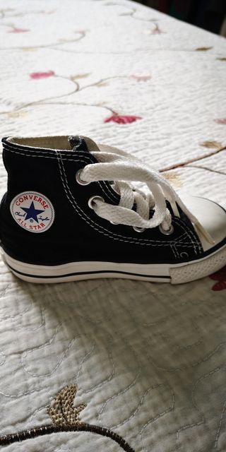 Zapatillas Converse, niño o niña, número 21 negras de Zapatillas Converse, niño o niña, número 21 negras de