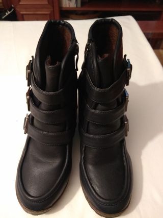 Botines cuña azul marino de segunda mano por 4,95 EUR en Alcorcón en  WALLAPOP