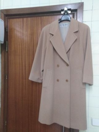 Abrigo. Antonio Pernas de segunda mano por 90 EUR en Madrid en WALLAPOP