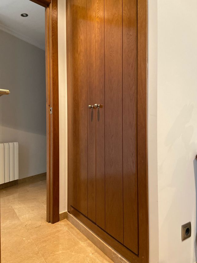 Puertas armario roble de segunda mano por 100 € en Valencia en WALLAPOP