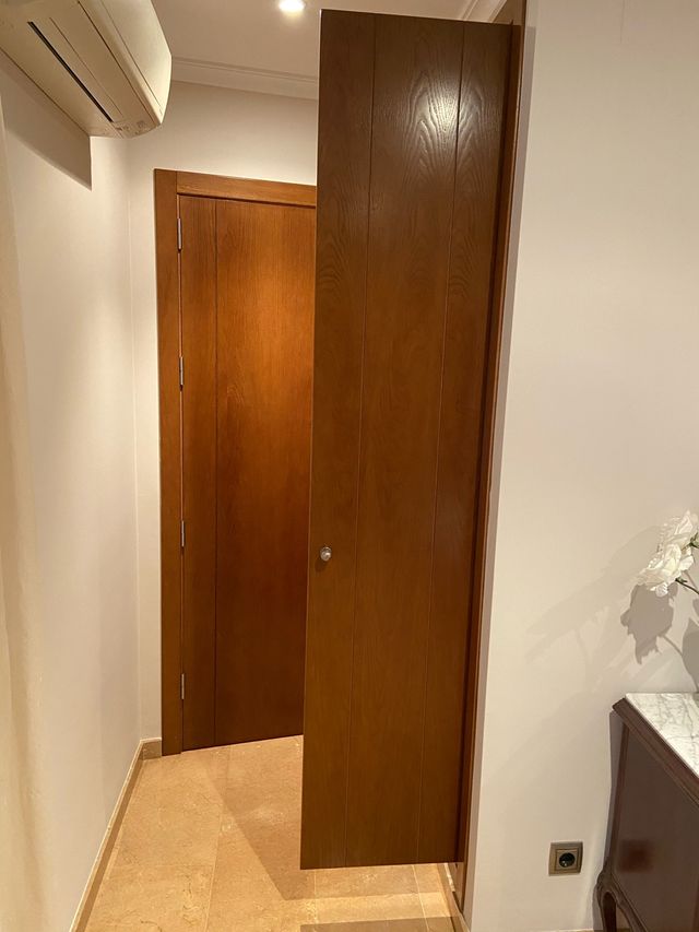 Puertas armario roble de segunda mano por 100 € en Valencia en WALLAPOP